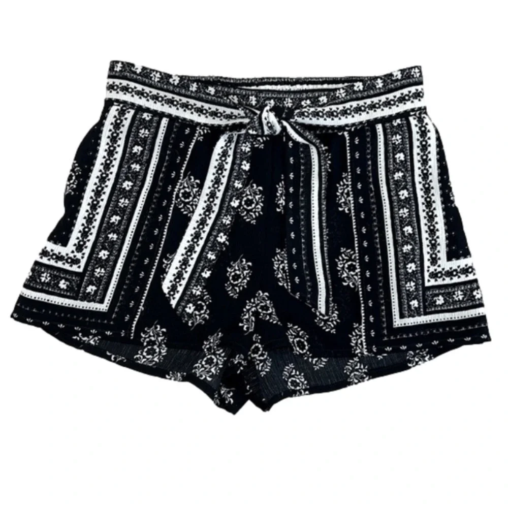 Socialite Black & White Flowy Boho Floral Print Tie Waist Shorts - Size XS